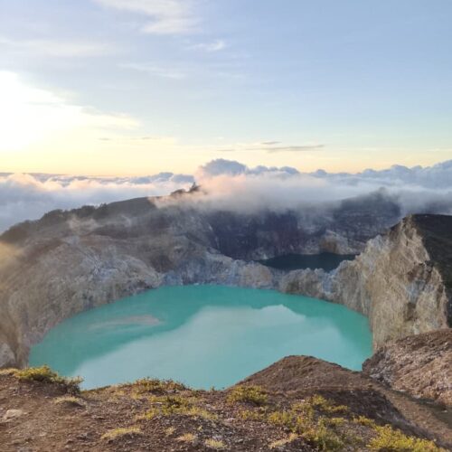 kelimutu lake