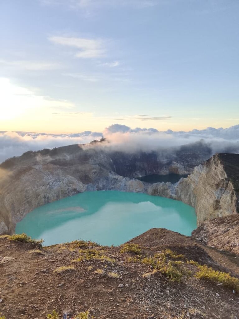 kelimutu lake