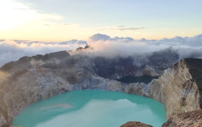 kelimutu lake