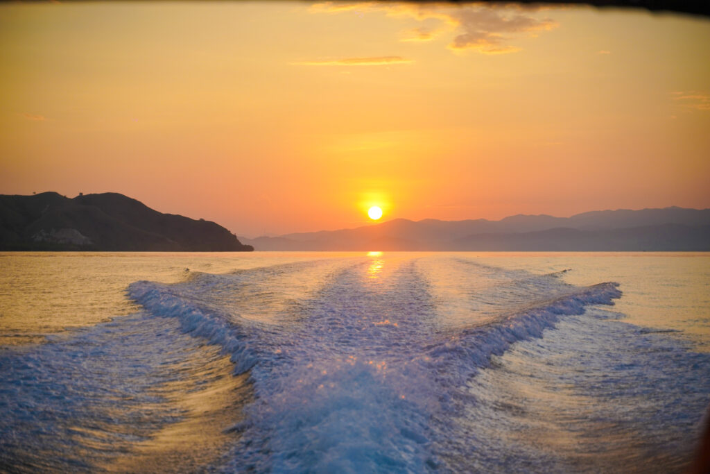 sunset komodo