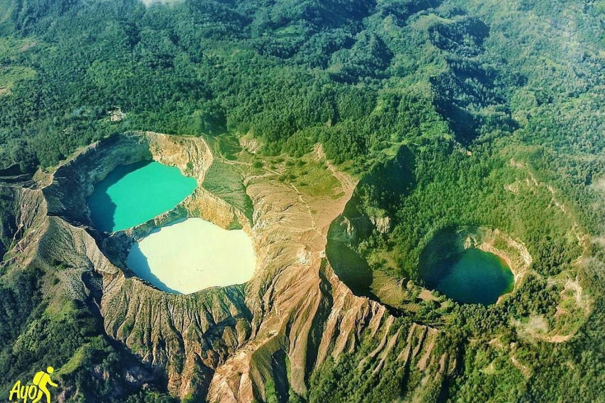 kelimutu flores